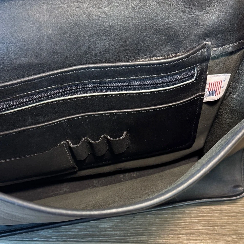Vintage Black Leather Men's messenger Bag made in the USA 🇺🇸